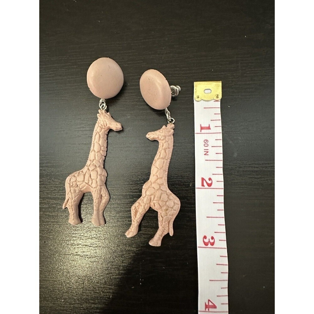 Vintage‎ Giraffe Earrings Neutral Posts 3 Inch Dangle Beige Tan Mauve - Picture 2 of 4